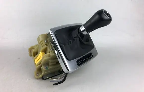 Mercedes-Benz C W204 Gear shifter/selector A2042677524