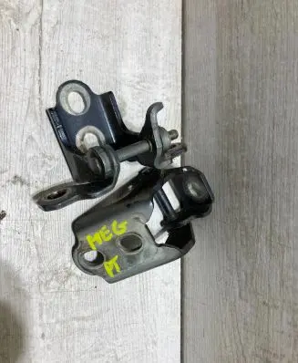 Rear door hinge set