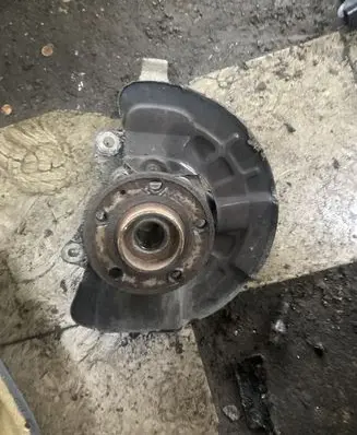 Volvo V70 Front wheel hub