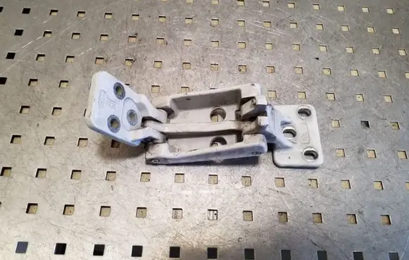 Mercedes-Benz Sprinter W906 Front door lower hinge 