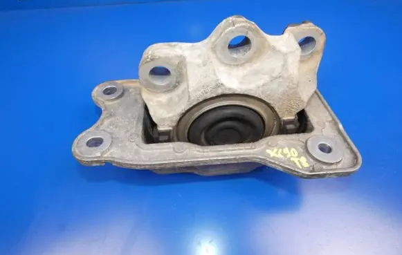 Volvo XC90 Engine mount bracket 31339948