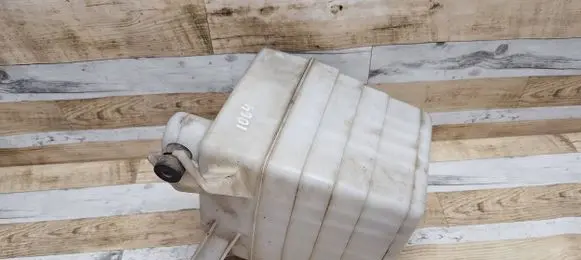Windshield washer fluid reservoir/tank