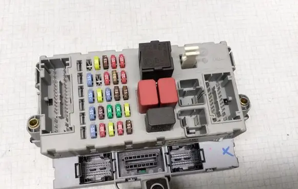 Fiat Punto (188) Fuse module 51744898NPL