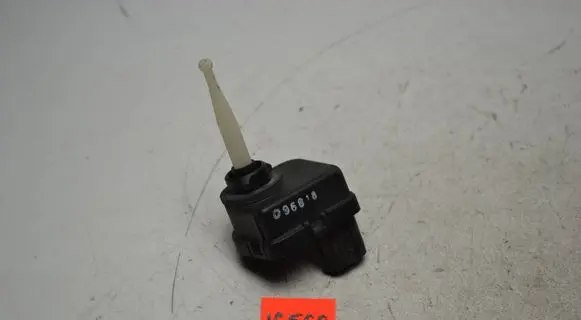 Toyota Avensis T220 Headlight level adjustment motor 