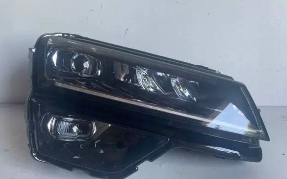 Skoda Karoq Headlight/headlamp 57B941016D 0021590702 20PL8935