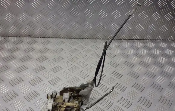 Toyota Yaris Front door lock