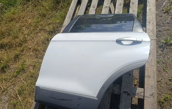 Chevrolet Captiva Rear door