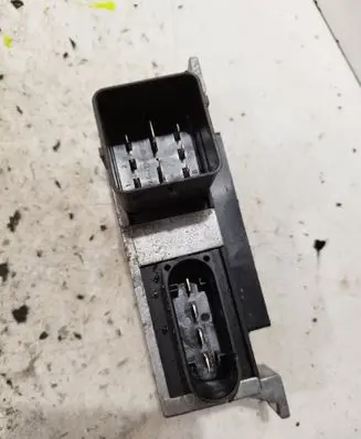 Nissan Qashqai+2 Glow plug pre-heat relay 8200558438A
