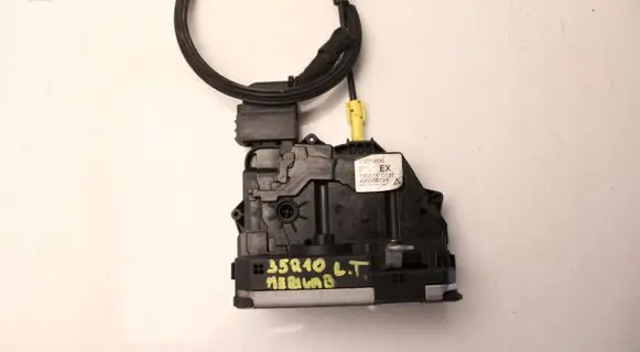 Opel Meriva B Rear door lock 