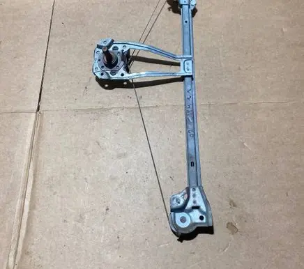Mercedes-Benz C W202 Rear door manual window regulator 37H5