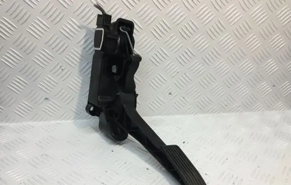 Mercedes-Benz A W169 Accelerator throttle pedal A1693000404