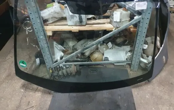 Hyundai i30 Front windscreen/windshield window 