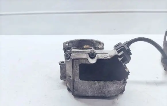 Volkswagen Touran I Throttle valve A2053099815 03G128063C