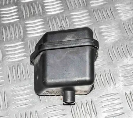 Volkswagen PASSAT B6 Other engine bay part 03G129808