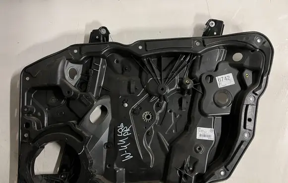 Volkswagen Touareg II Front door window regulator with motor 7P6837756C 7P6837462B 917218103