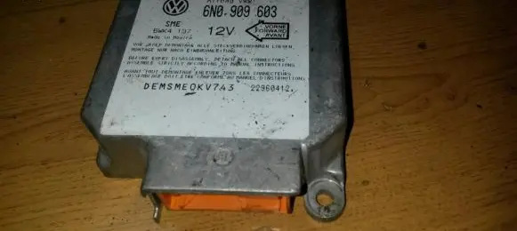 Volkswagen Polo III 6N 6N2 6NF Airbag control unit/module 6N0909603 5WK4137