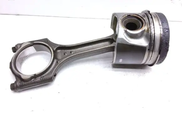 Volvo V60 Piston with connecting rod 82L175