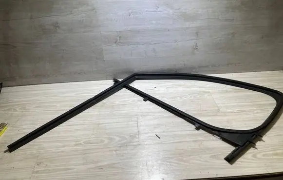 Peugeot Expert Front door glass trim molding 