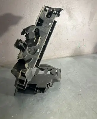 Headlight/headlamp mounting bracket
