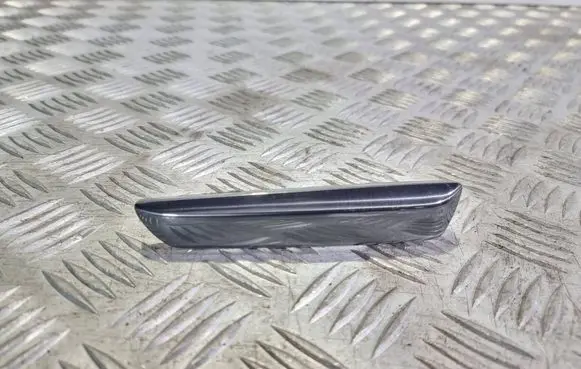 Dashboard glove box trim