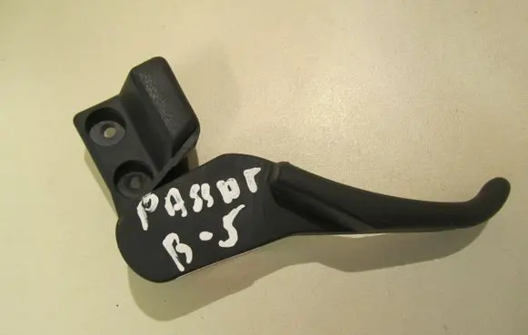 Volkswagen PASSAT B5 Engine bonnet (hood) release handle 3B1823533