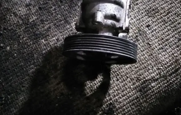 Peugeot 206 Power steering pump 9639726780 26079835QM