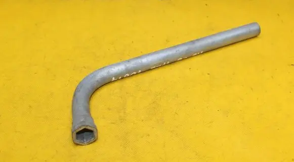 Audi A8 S8 D5 Wheel nut wrench 