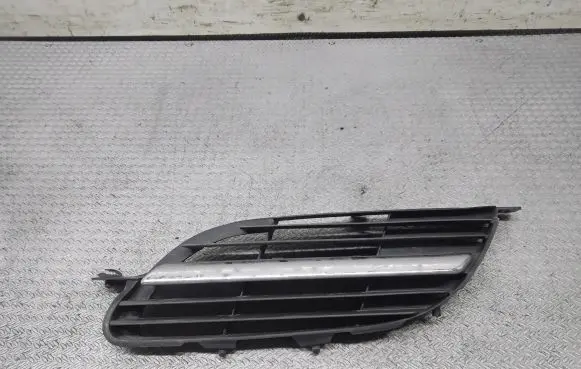 Nissan Almera Tino Front bumper lower grill 62330BU00 62332BU000