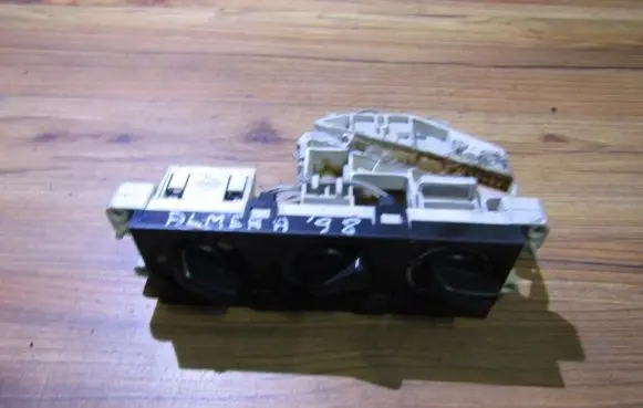 Nissan Almera Climate control unit