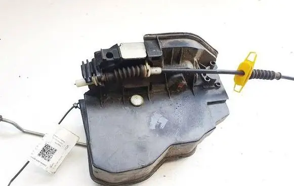 BMW 5 E60 E61 Front door lock 7167074