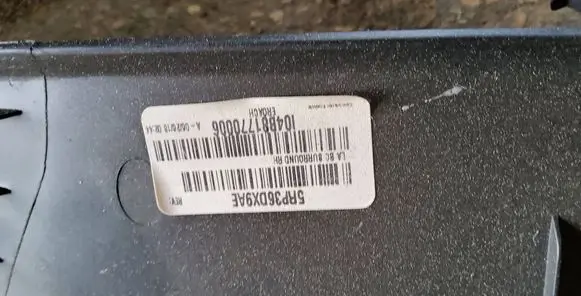 Dodge Challenger (C) pillar trim 9000421L88101 5RP37DX9AE