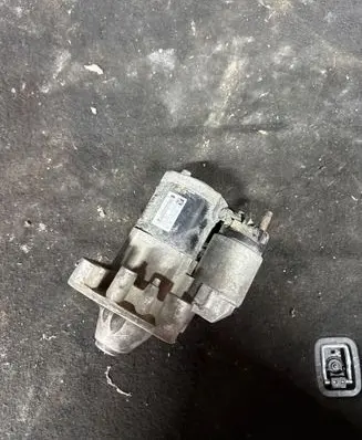Peugeot 508 Starter motor M000T32271