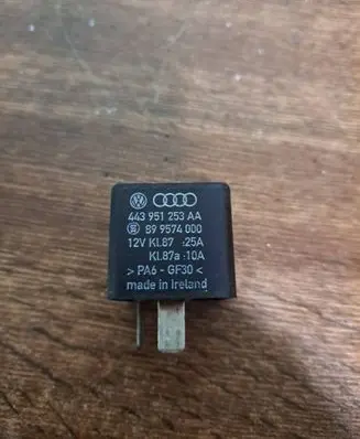 Audi A6 S6 C4 4A Other relay 443951253AA 899574000