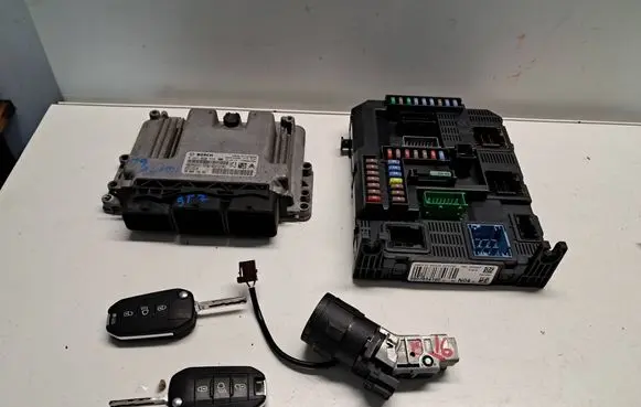 Peugeot 308 Engine ECU kit and lock set 9808016480 9807054180