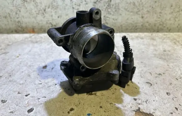 Skoda Fabia Mk2 (5J) Throttle valve 03L128063Q 13200212