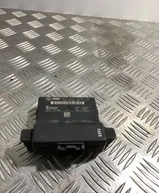 Volkswagen Golf V Gateway control module 1K0907530E 1K0907951