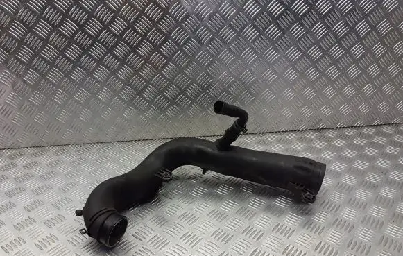 Skoda Octavia Mk2 (1Z) Air intake hose/pipe 1K0129654