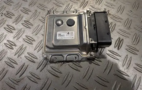 KIA Ceed Engine control unit/module 296102U200 0281034748