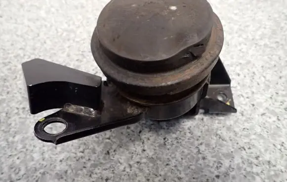 Suzuki SX4 S-Cross Engine mount vacuum valve 