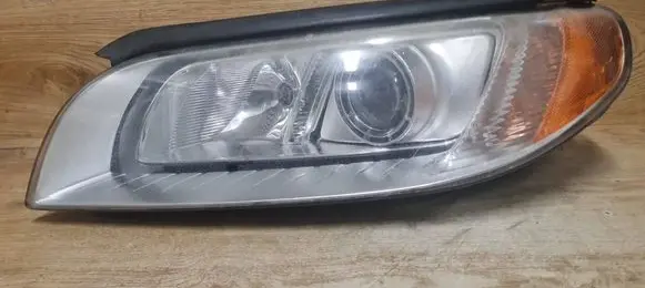 Volvo V70 Headlight/headlamp 31214347