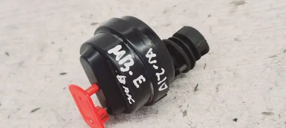 Mercedes-Benz E W210 Central locking vacuum pump 400181A