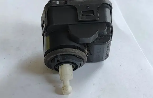 Audi A3 S3 8P Headlight level adjustment motor 8L0941295