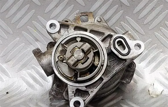 Volvo XC40 Vacuum pump 32257020