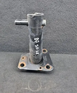 Audi A4 S4 B7 8E 8H Front bumper mounting bracket 8E0807133C
