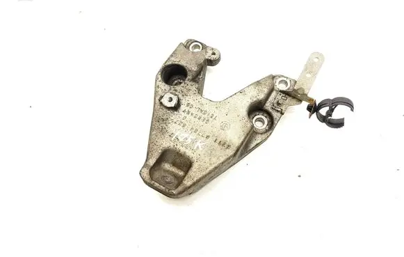 Engine mounting bracket