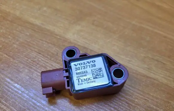 Volvo V50 Airbag deployment crash/impact sensor 30737138 8840A6 MRSA5