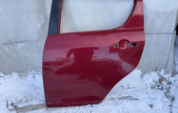 Suzuki Swift IV Rear door