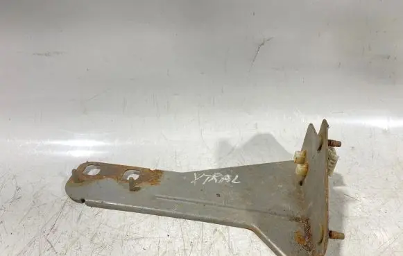 Nissan X-Trail T30 Headlight/headlamp mounting bracket 62216