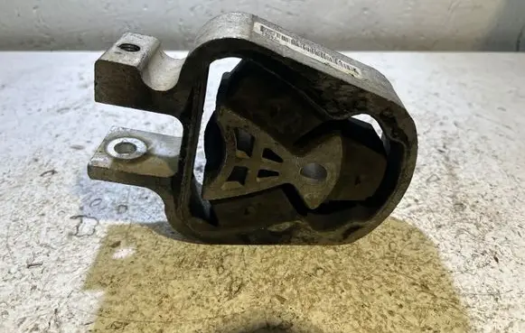 Ford Fusion II Gearbox mount DP536P082CB