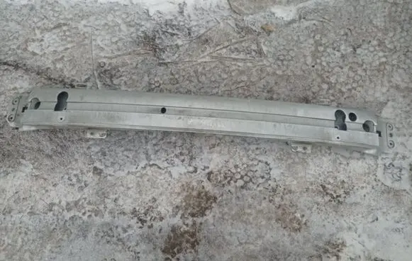 Volvo V70 Front bumper cross member 08652097